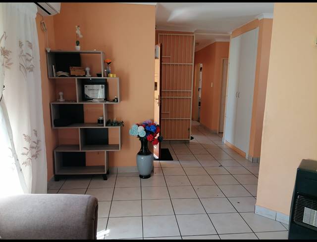 3 BEDROOM HOUSE FOR SALE IN GEELHOUTPARK